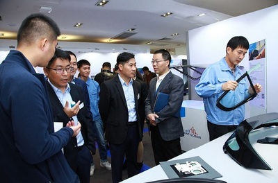 圣戈班走進BJEV 一塊車窗玻璃背后的力與美技術交流紀實